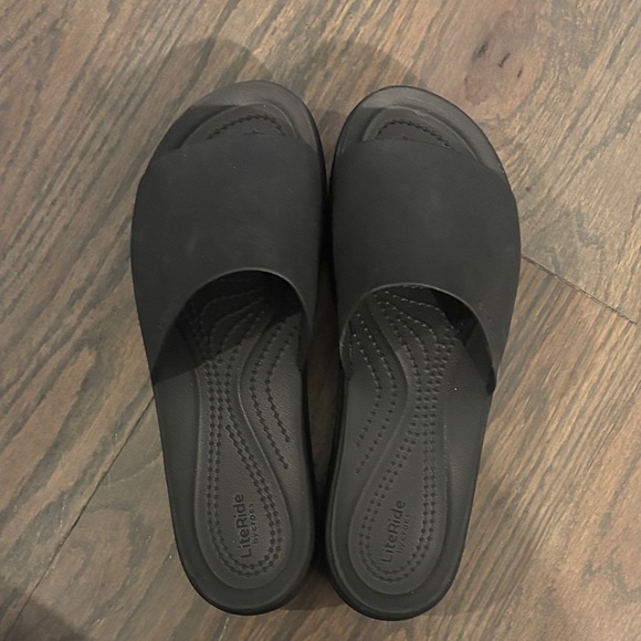 CROCS Brooklyn Slide Wedge Black Size 7 - LIKE NEW - Picture 4 of 9